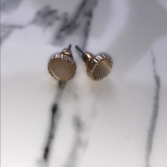 Cream and gold earrings - Picture 1 of 1